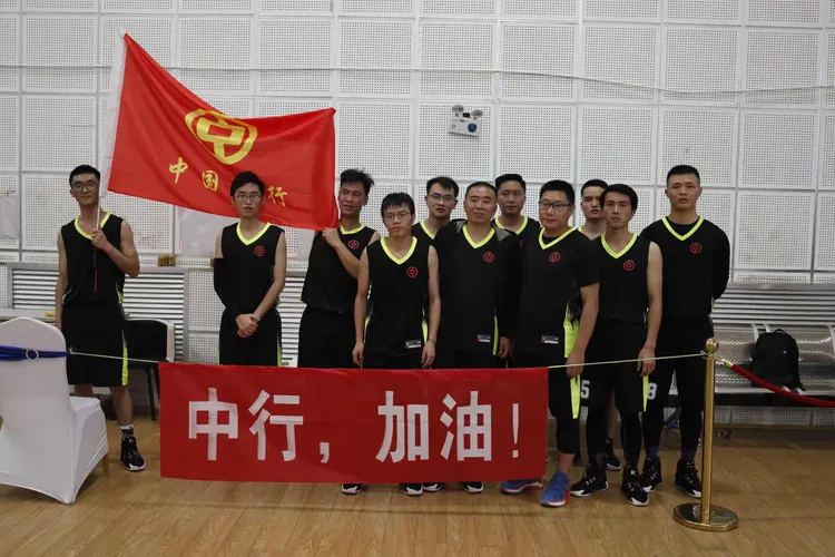 龙虎棋牌-红队与蓝队的对抗再次点燃球迷的热情(红队vs蓝队是什么意思)